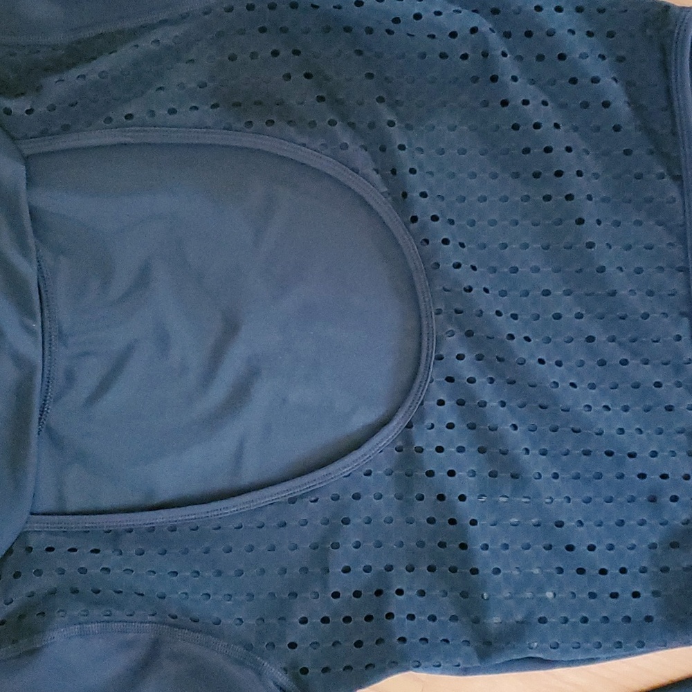 cropped active top - Picture 5 of 6